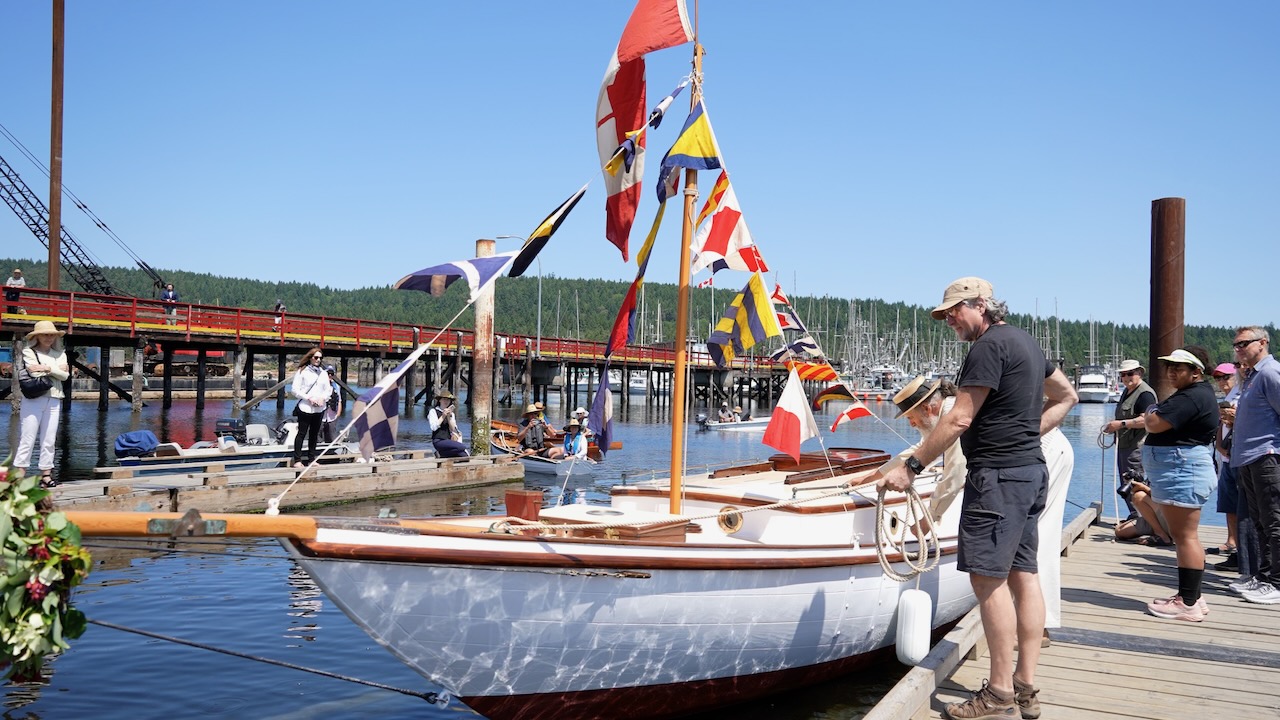 Classic Boat Fans Applaud Re-Launch!
